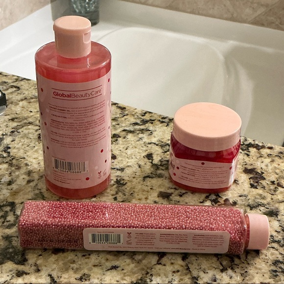Global Beauty Care Red Velvet Bath Set - Picture 2 of 13